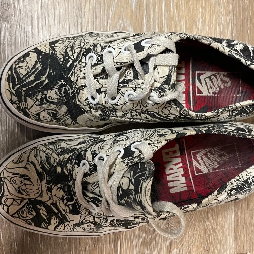 Vans X Marvel Old Sckool sneakers sz 6.5 women’s